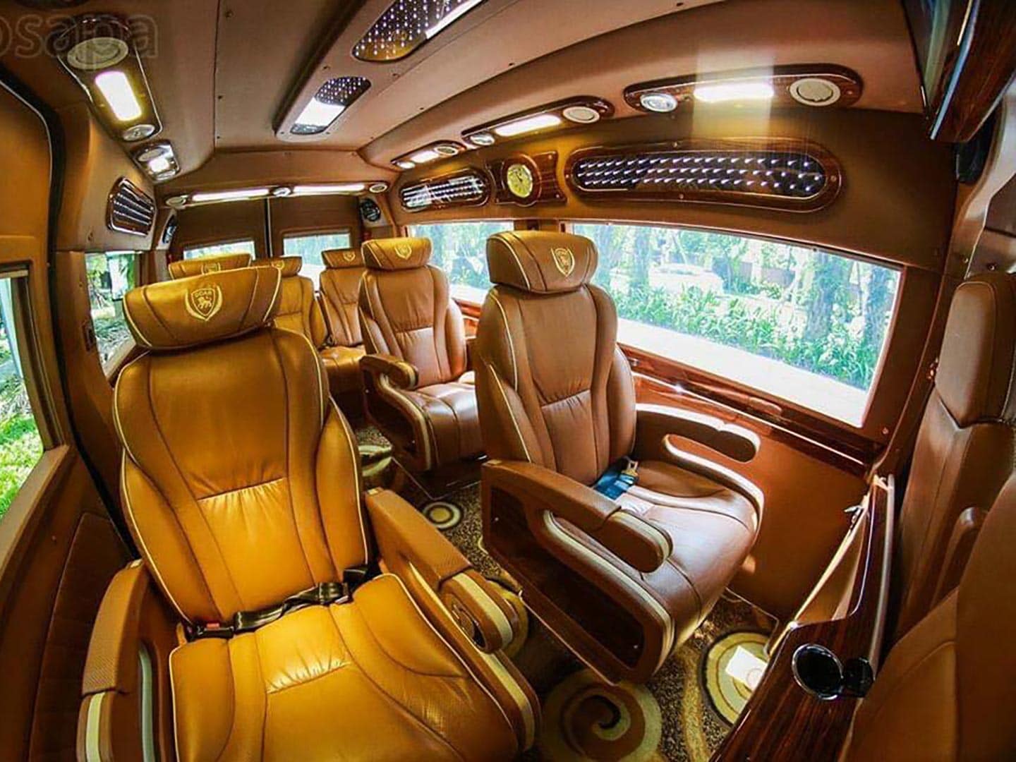 If you're willing to pay extra for added convenience and style, this is an excellent choice for reaching Sapa in comfort 